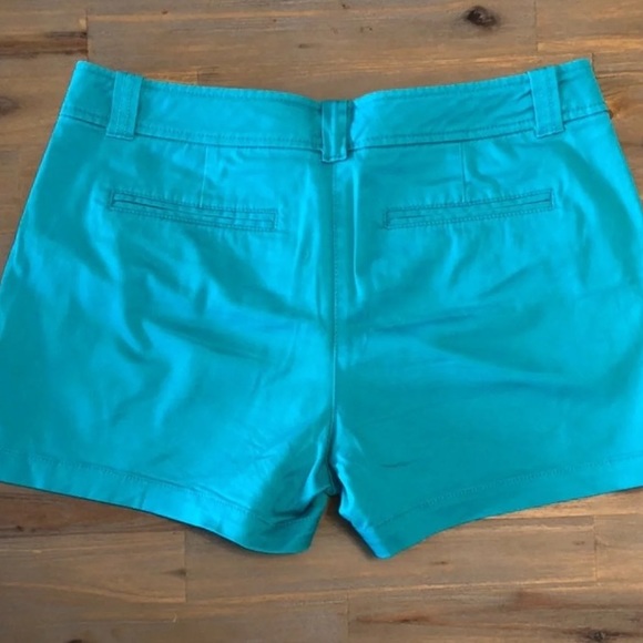 NY & Co teal shorts, zip fly, w/ pockets. Size 6 - Picture 4 of 6